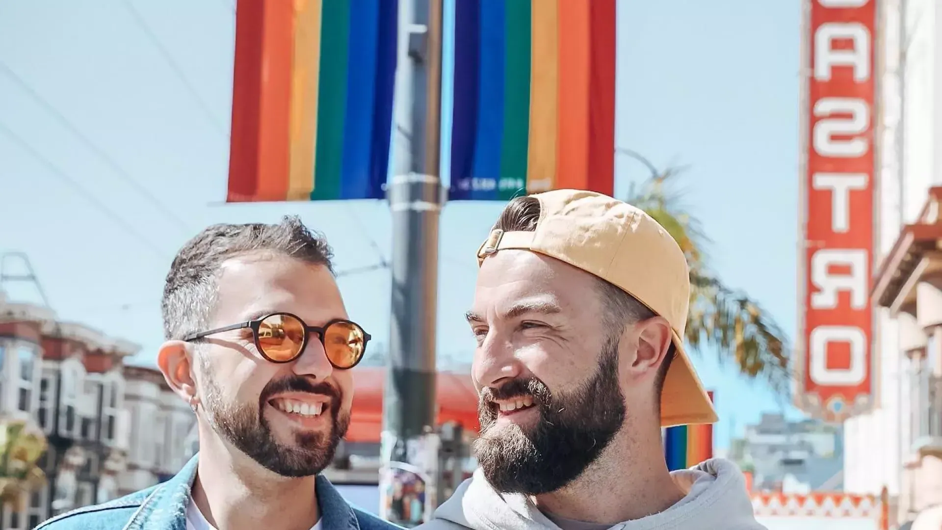 Hommes traînant dans le Castro